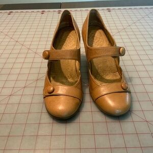 Carmel color 1920 style shoes Size 7.5 M